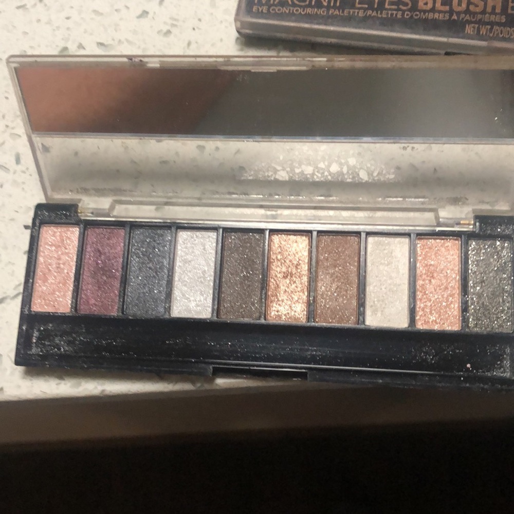 Eyeshadows Pallet bundle - Picture 3 of 8